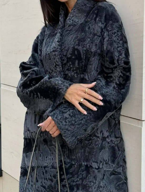 Меховое пальто из каракуля Graphite V-образный воротник - фото 3