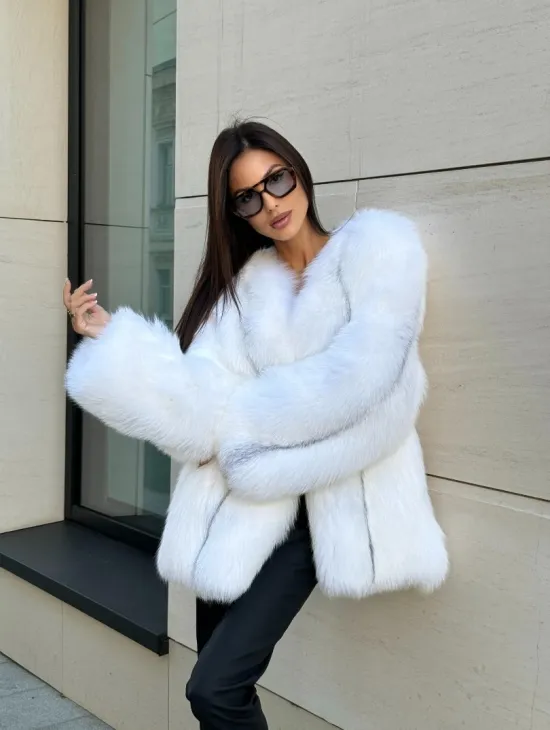 Шуба из меха белой крестовой лисы Vintage style, цельные пластины - фото 12
