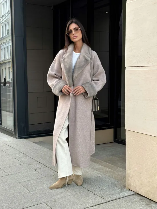 Женское демисезонное пальто с отделкой из меха норки - фото 7