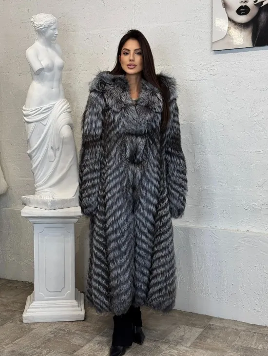 Длинная шуба с капюшоном из натуральной лисы Silver Fox Fur в росшив - фото 8