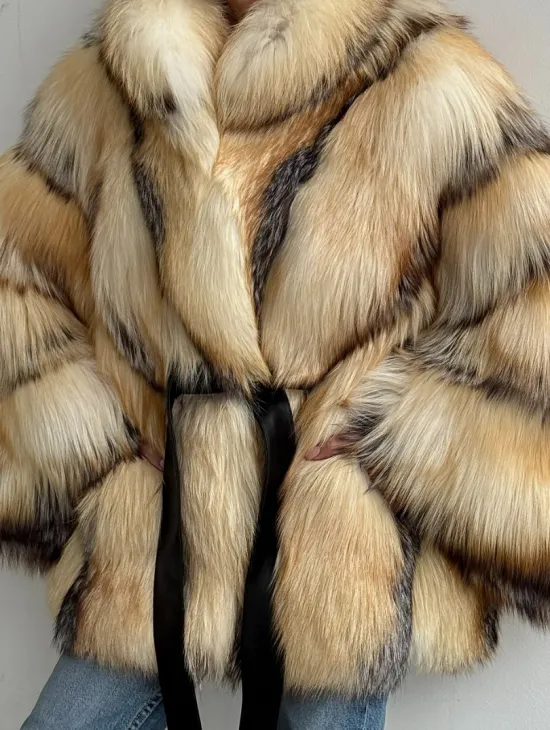 Шуба из меха лисы «Golden fox» - летучая мышь - фото 1