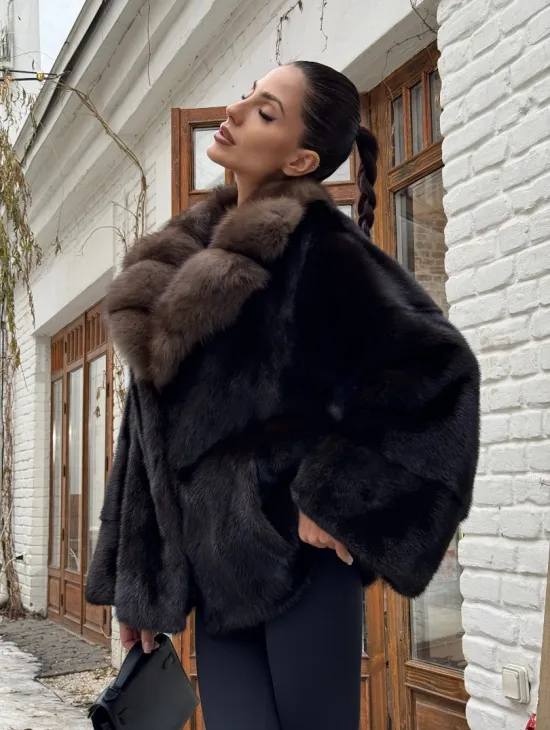 Полушубок норковый оверсайз с воротником и меха куницы - фото 10