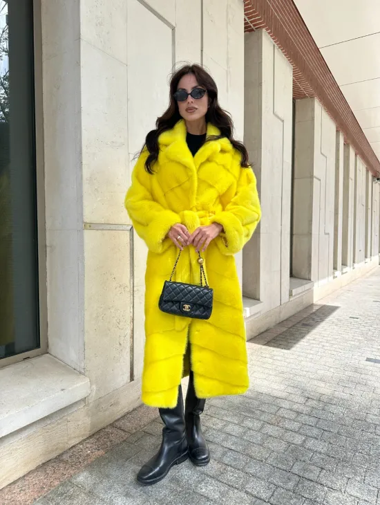 Шуба из меха норки в лимонном цвете - фото 2