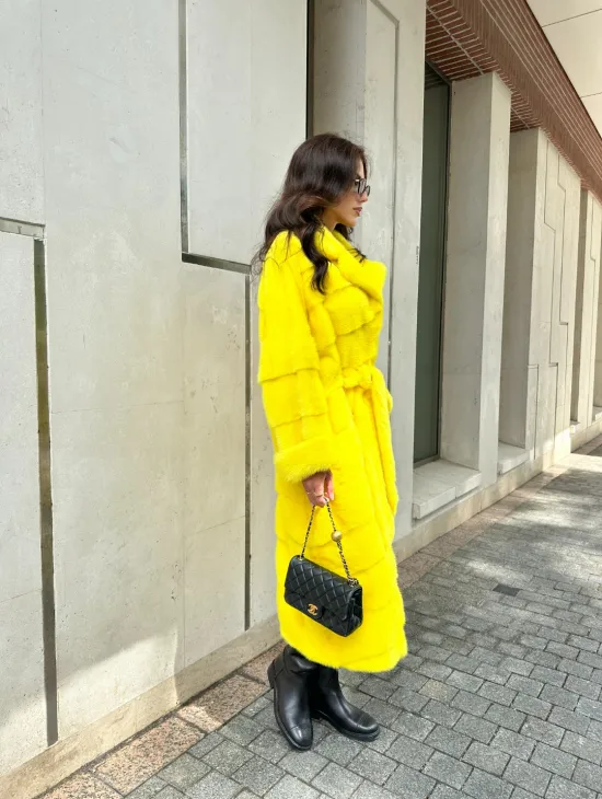 Шуба из меха норки в лимонном цвете - фото 5