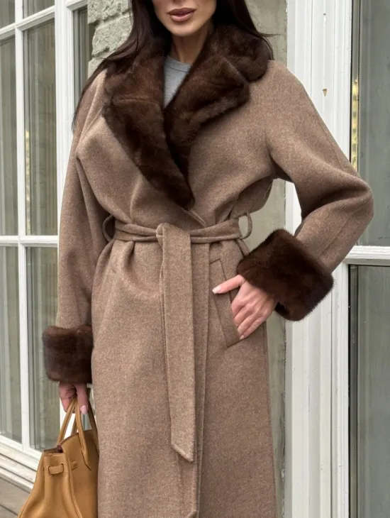 Демисезонное пальто - халат с отделкой из меха норки - фото 1