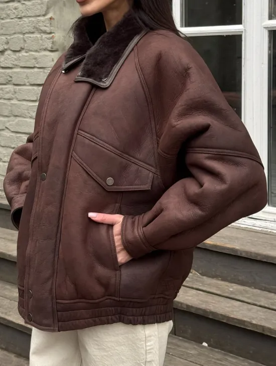 Дубленка - бомбер A LA VINTAGE из овчины мерино с воротником-стойка - фото 3