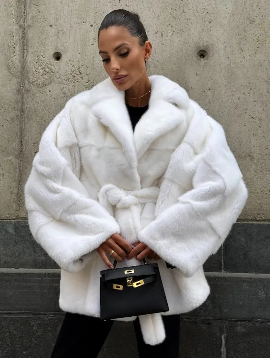 Белоснежная норковая шуба фасон 