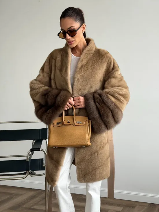 Бежевая норковая шуба с отделкой на рукавах из куницы - фото 6