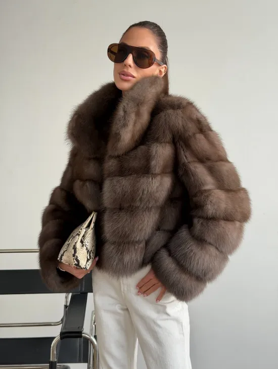 Короткая шуба из куницы - цвет трюфель - фото 7