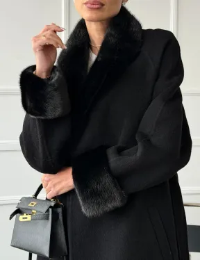 Черное пальто с мехом норки - фото 2