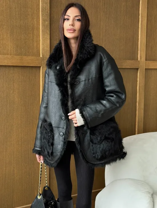 Черная двухсторонняя дубленка из меха тиградо - фото 7
