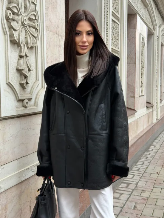 Женская дубленка с капюшоном - фото 5