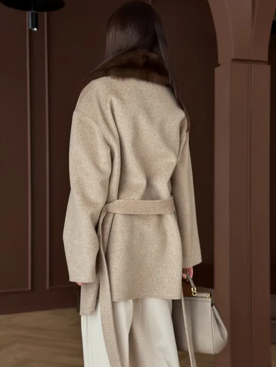 Пальто с отделкой из меха песца - фото 6