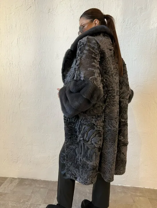 Шуба из меха каракульчи с отделкой из норки - фото 4